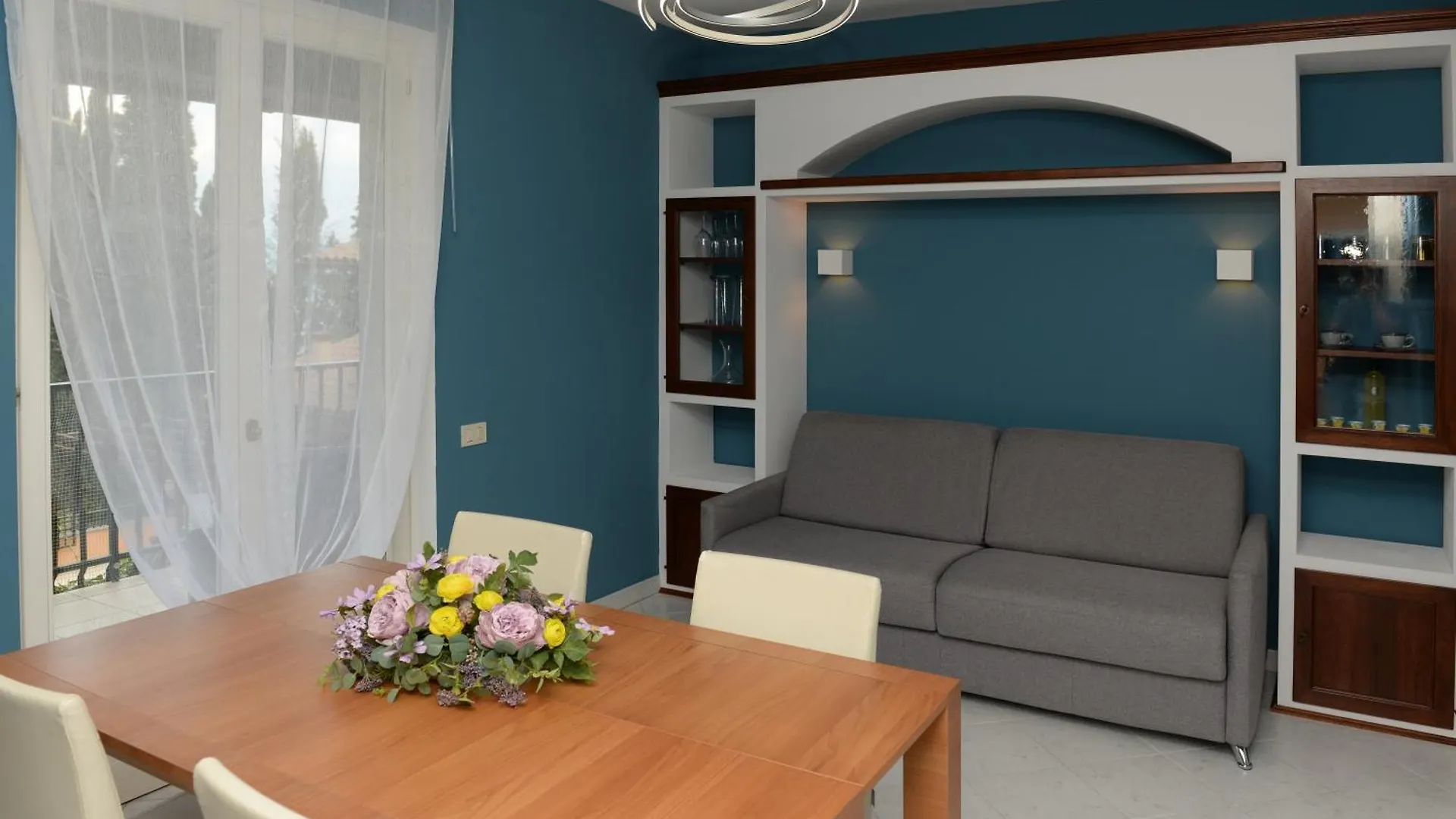 Apartment La Verbena A Fianco Del Vittoriale, Vista Piscina, 10 Minuti A Piedi Dal Lungo Lago