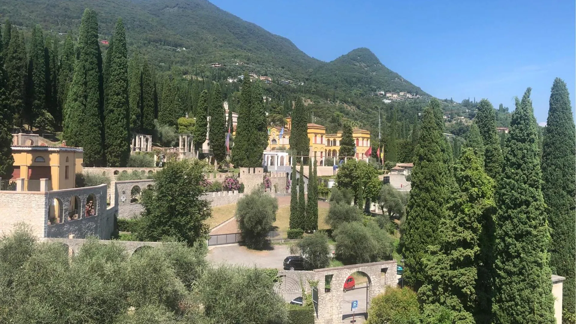 La Verbena A Fianco Del Vittoriale, Vista Piscina, 10 Minuti A Piedi Dal Lungo Lago Italy